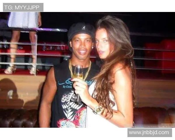 足球明星背后的女人们：揭开他们妻子的故事与风采合集